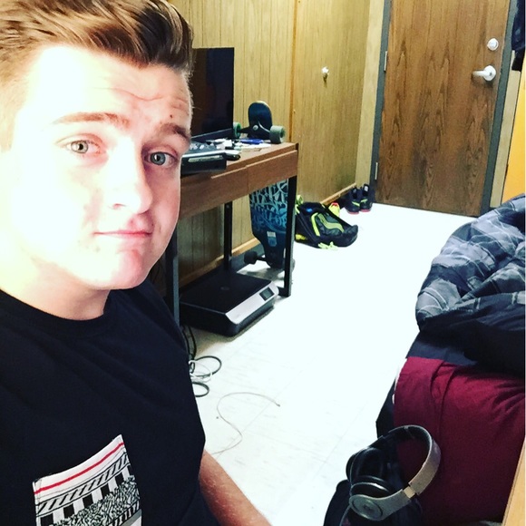 Meet your Posher, Sean - Picture 1 of 1